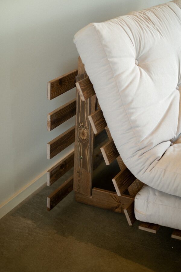 Sofa ROOTS 140 carob - obrazek 11