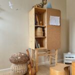 Komoda sosnowa SLIDE z tablicą korkową