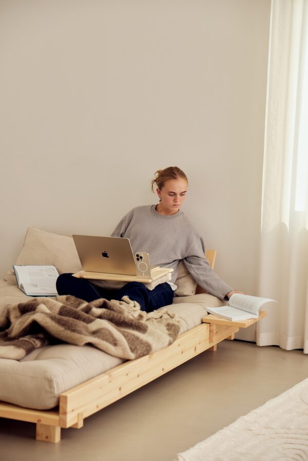 Sofa SOCIAL z futonem, 4 zagłówkami i 2 stolikami - obrazek 21