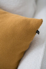 Poszewka Klasyczna Kwadratowa LaManta musztardowa 50x50 cm - obrazek 3