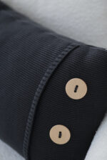 Poszewka Klasyczna  z guzikami LaManta grafitowa 40x60 cm - obrazek 3