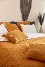 Poszewka Klasyczna  z guzikami LaManta musztardowa 40x60 cm - obrazek 5