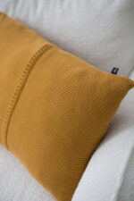 Poszewka Klasyczna  z przeszyciem LaManta musztardowa 40x60 cm - obrazek 3