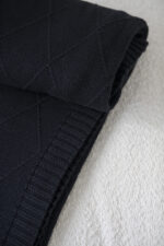 Pled ROMBY LaManta czarny 130x160 cm - obrazek 4