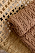 Pled Warkocz LaManta karmelowy 130x160 cm - obrazek 4