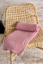 Pled Warkocz LaManta różowy 130x160 cm - obrazek 2