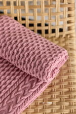 Pled Warkocz LaManta różowy 130x160 cm - obrazek 4