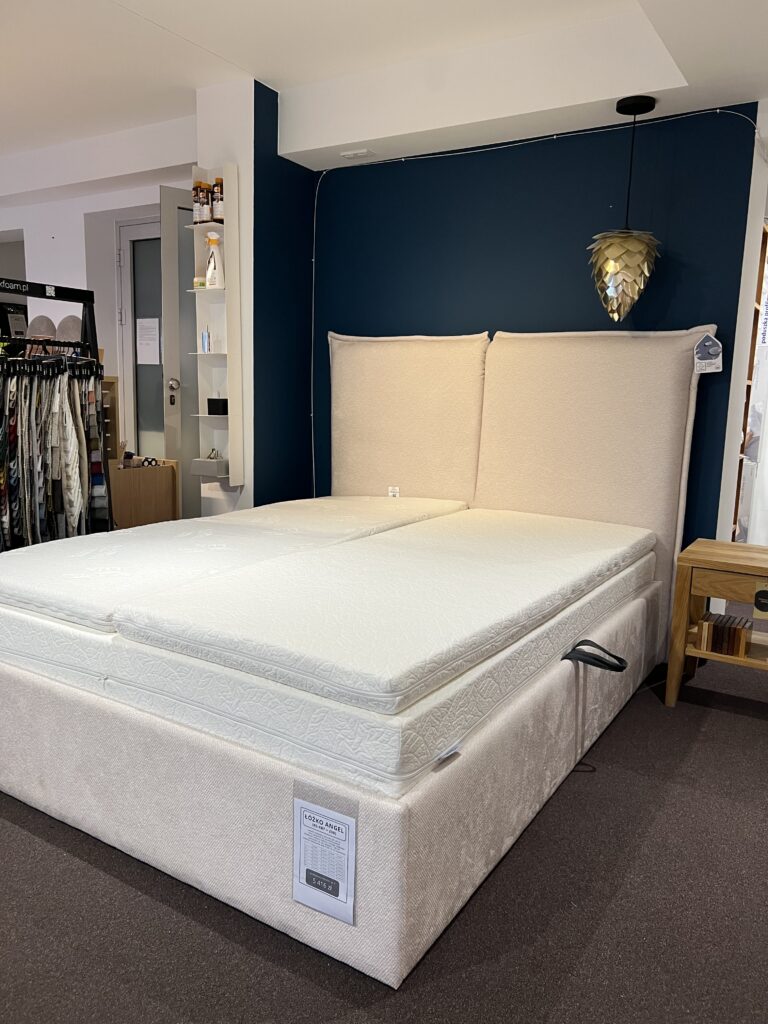 wyprzedaż łóżka tapicerowanego, jasny beż, biel