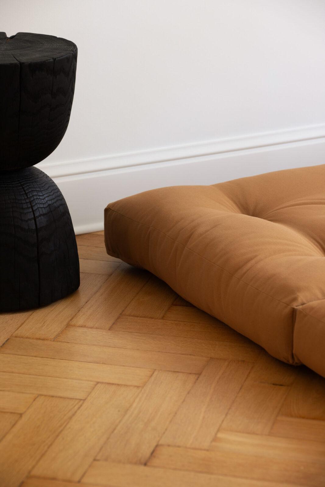 1-2-3-cubic-futon-kostka-9-scaled Futon KOSTKA składany i kompaktowy 90x200, OD RĘKI - obrazek 6