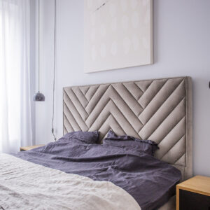 eleganckie łóżko tapicerowane w jodełkę