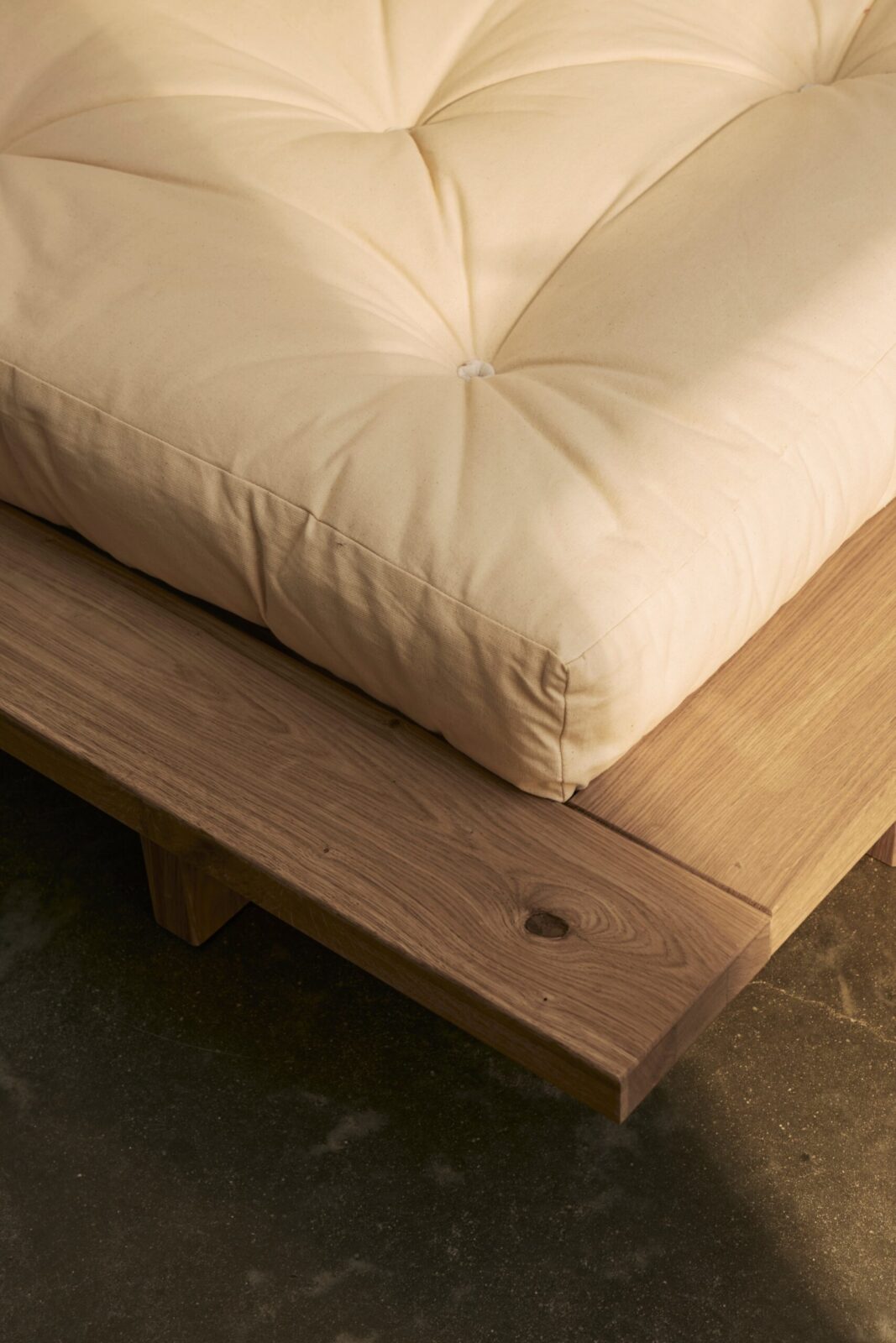 Karup_japanbed_270602140200_feb-26_140_oak_oiled-oak_styleimage_12_0e2ad7d8-5d0a-4517-9939-4b2abe3969d3-scaled Futon BABYLON 1 supertwardy, z kokosem - obrazek 1