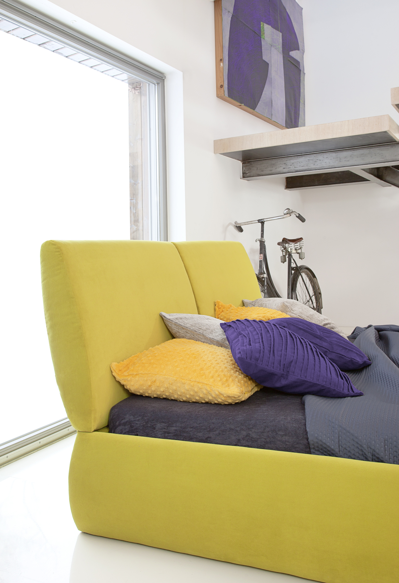 Pillow (3) Łóżko tapicerowane PILLOW – stworzone do czytania i relaksu - obrazek 1