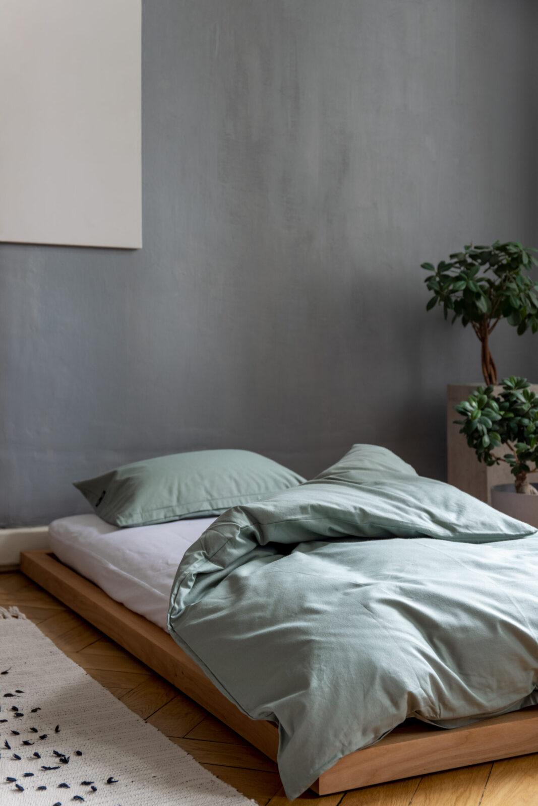 Tatami-bed-and-futon-12-scaled Łóżko TATAMI – prosta konstrukcja idealna do stylu japandi i pokoju w stylu Montessori - obrazek 7