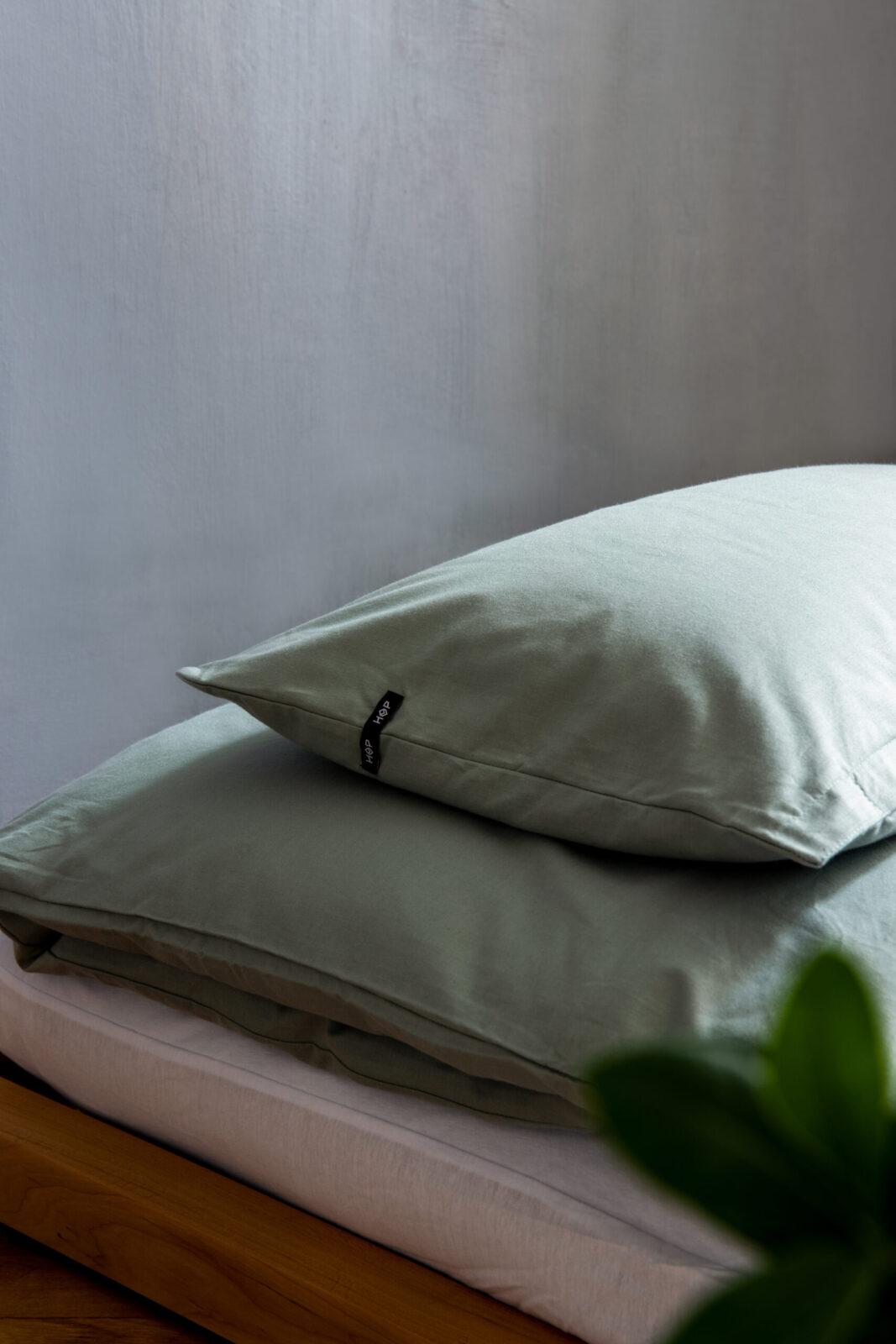 Tatami-bed-and-futon-13-scaled Łóżko TATAMI – prosta konstrukcja idealna do stylu japandi i pokoju w stylu Montessori - obrazek 13