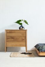 KOMODA SATO - funkcjonalna komoda z litego drewna
