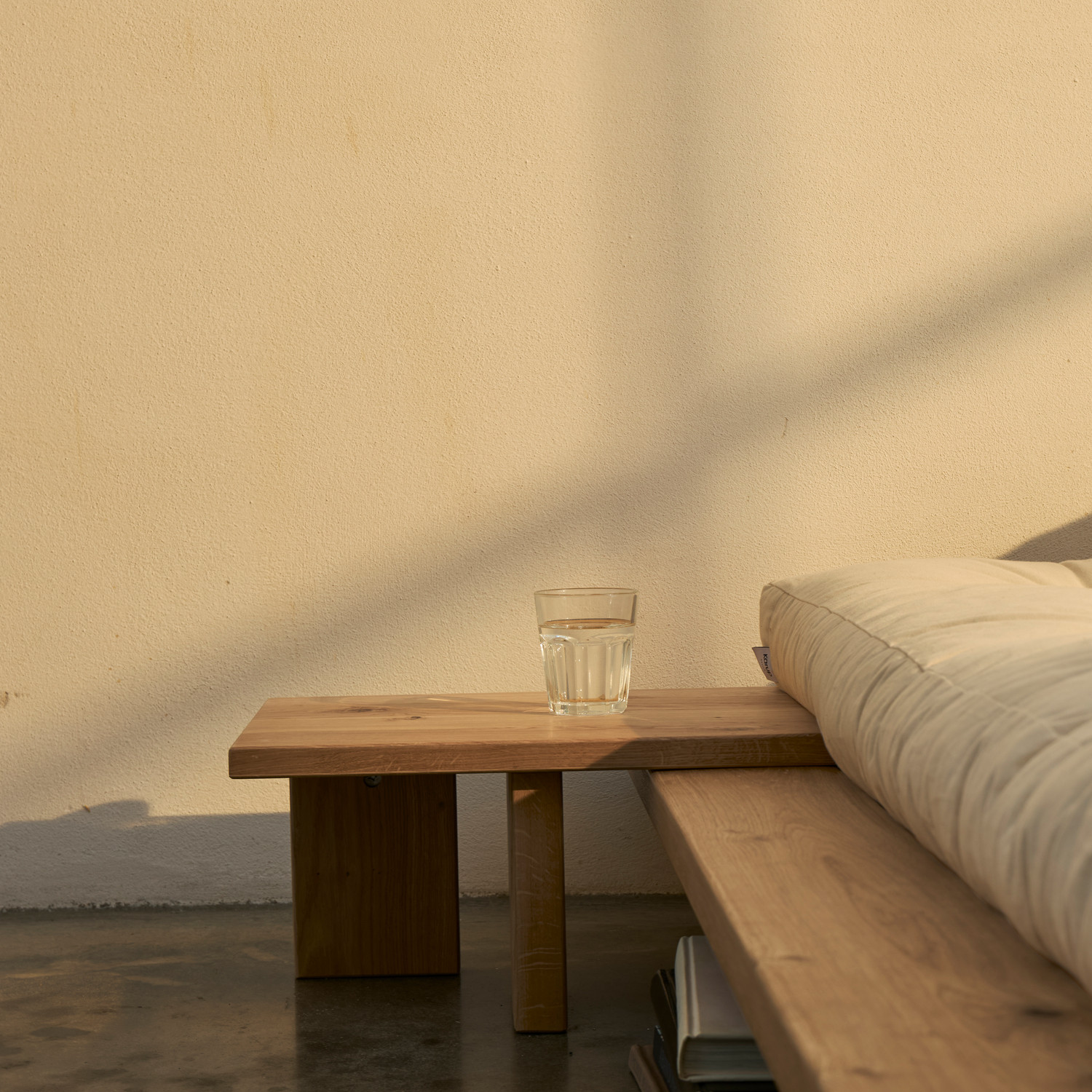 Karup_japanbedsidetable_157060204502300_feb_26_34_oak_oiled-oak_styleimage_6 JAPAN stolik nocny do łóżka Japan Karup Design - obrazek 1