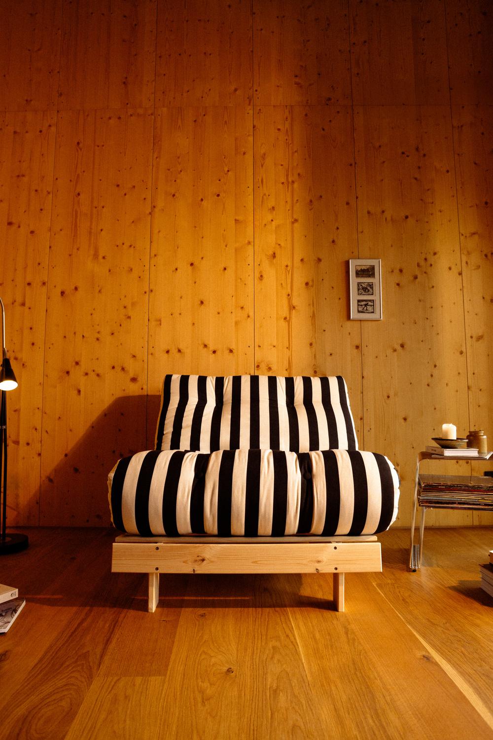 Karup_rootssofabed_123100420090_autumn2026_pine_raw_styleimage_cottonpolyester_black-white_2 Sofa ROOTS PASY- NOWOŚĆ - obrazek 36