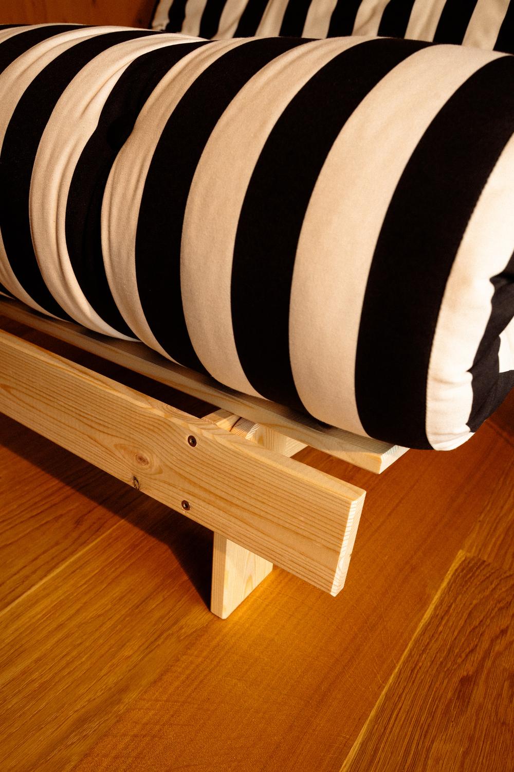 Karup_rootssofabed_123100420090_autumn2026_pine_raw_styleimage_cottonpolyester_black-white_7 Sofa ROOTS PASY- NOWOŚĆ - obrazek 39