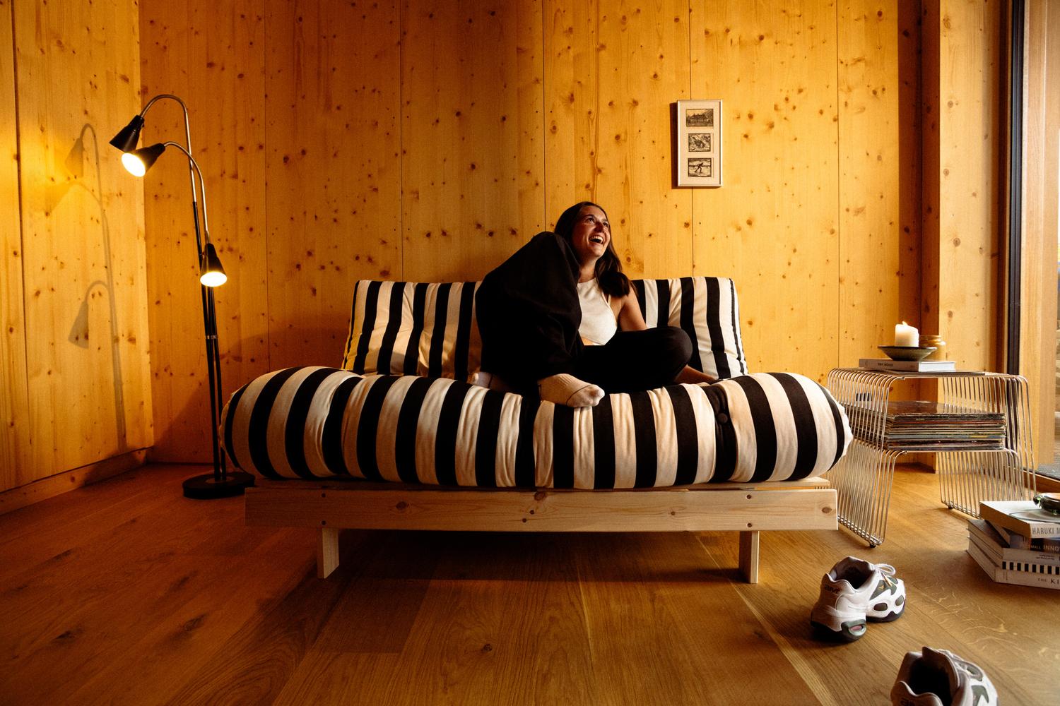 Karup_rootssofabed_123100420140_autumn2026_pine_raw_styleimage_cottonpolyester_black-white _1 Sofa ROOTS PASY- NOWOŚĆ - obrazek 26