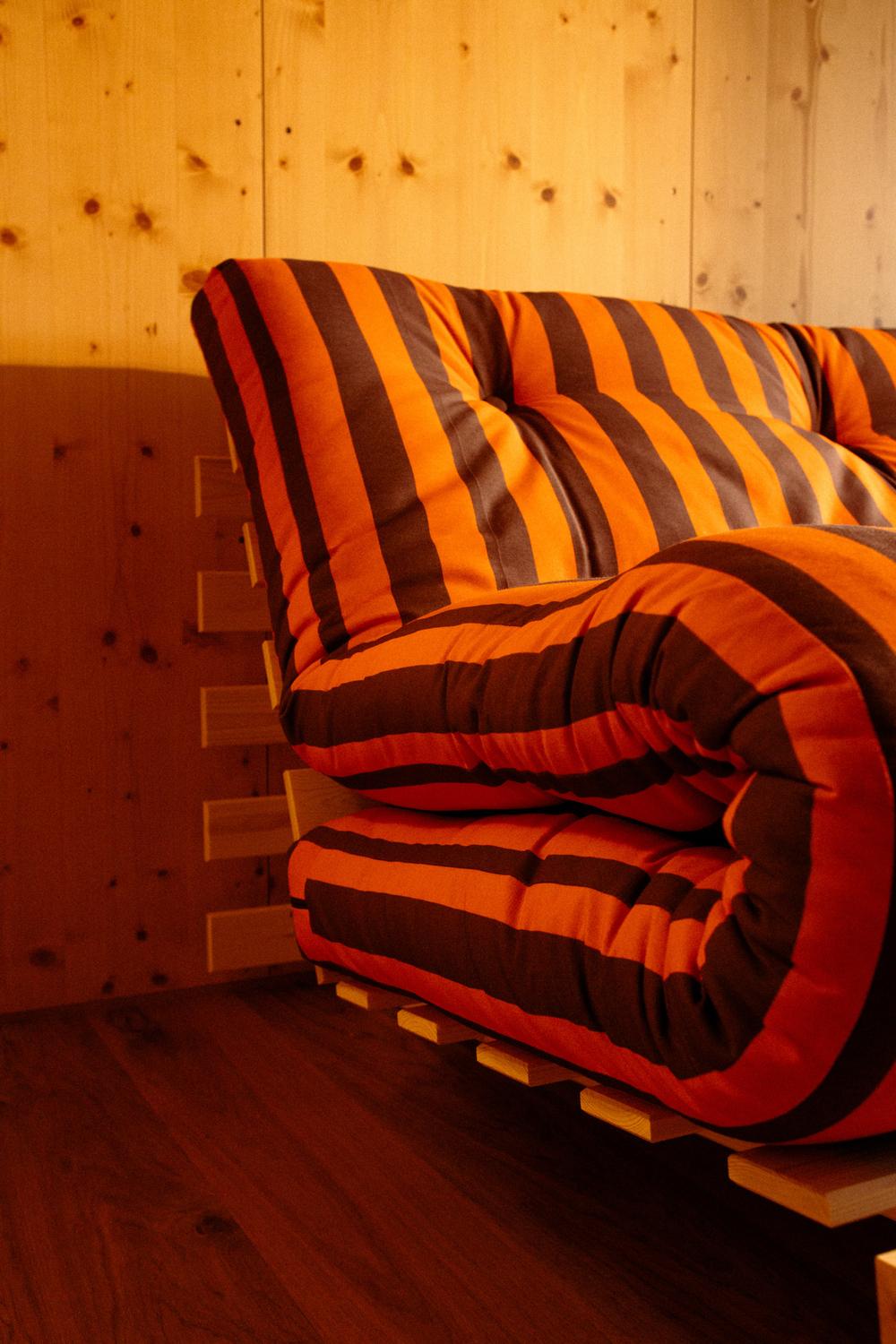 Karup_rootssofabed_123100423140_autumn2026_pine_raw_styleimage_cottonpolyester_orange-brown _5 Sofa ROOTS PASY- NOWOŚĆ - obrazek 21