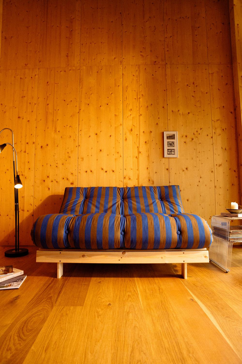 Karup_rootssofabed_123100424140_autumn2026_pine_raw_styleimage_cottonpolyester_brown-blue _1 Sofa ROOTS PASY- NOWOŚĆ - obrazek 22