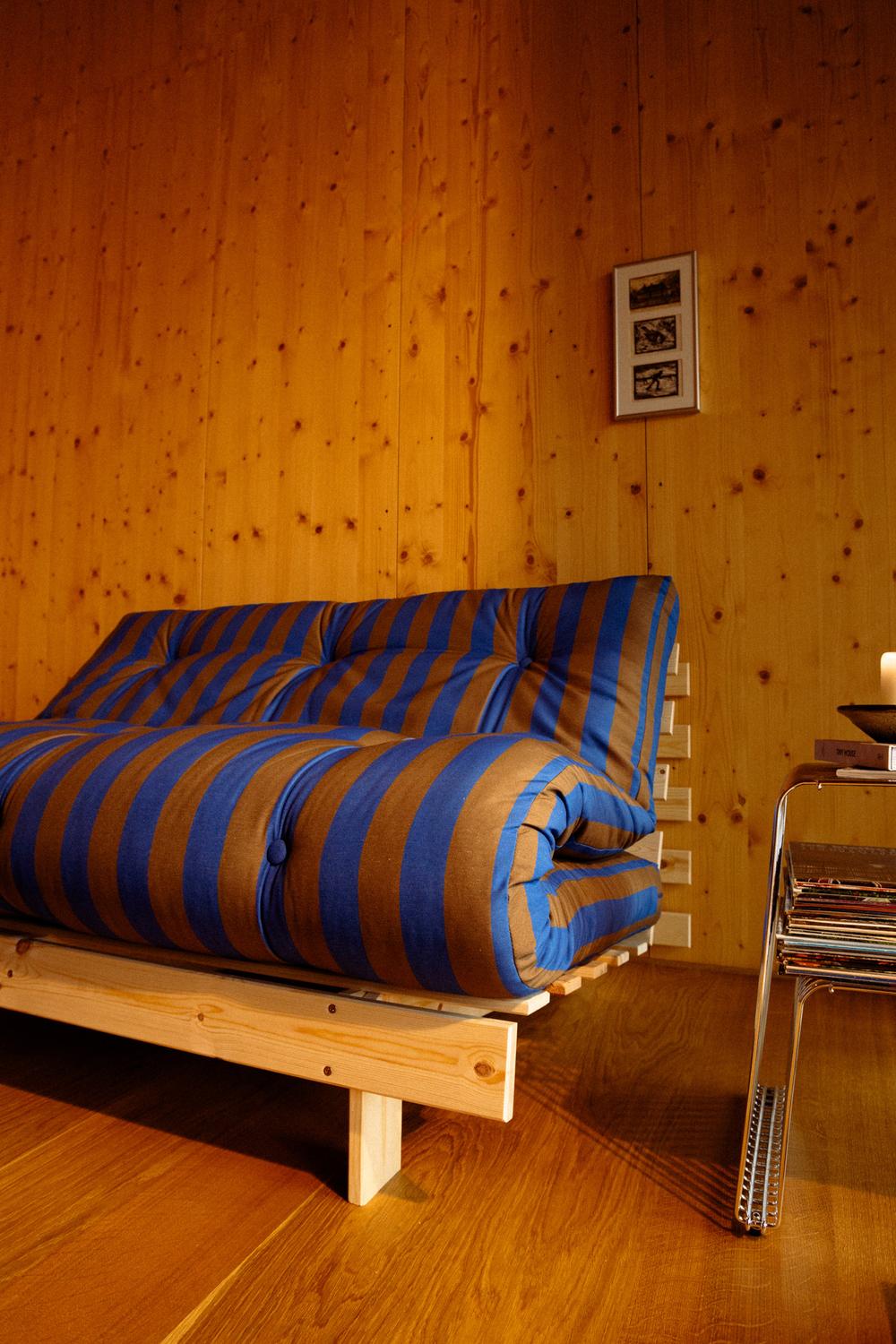 Karup_rootssofabed_123100424140_autumn2026_pine_raw_styleimage_cottonpolyester_brown-blue _3 Sofa ROOTS PASY- NOWOŚĆ - obrazek 23