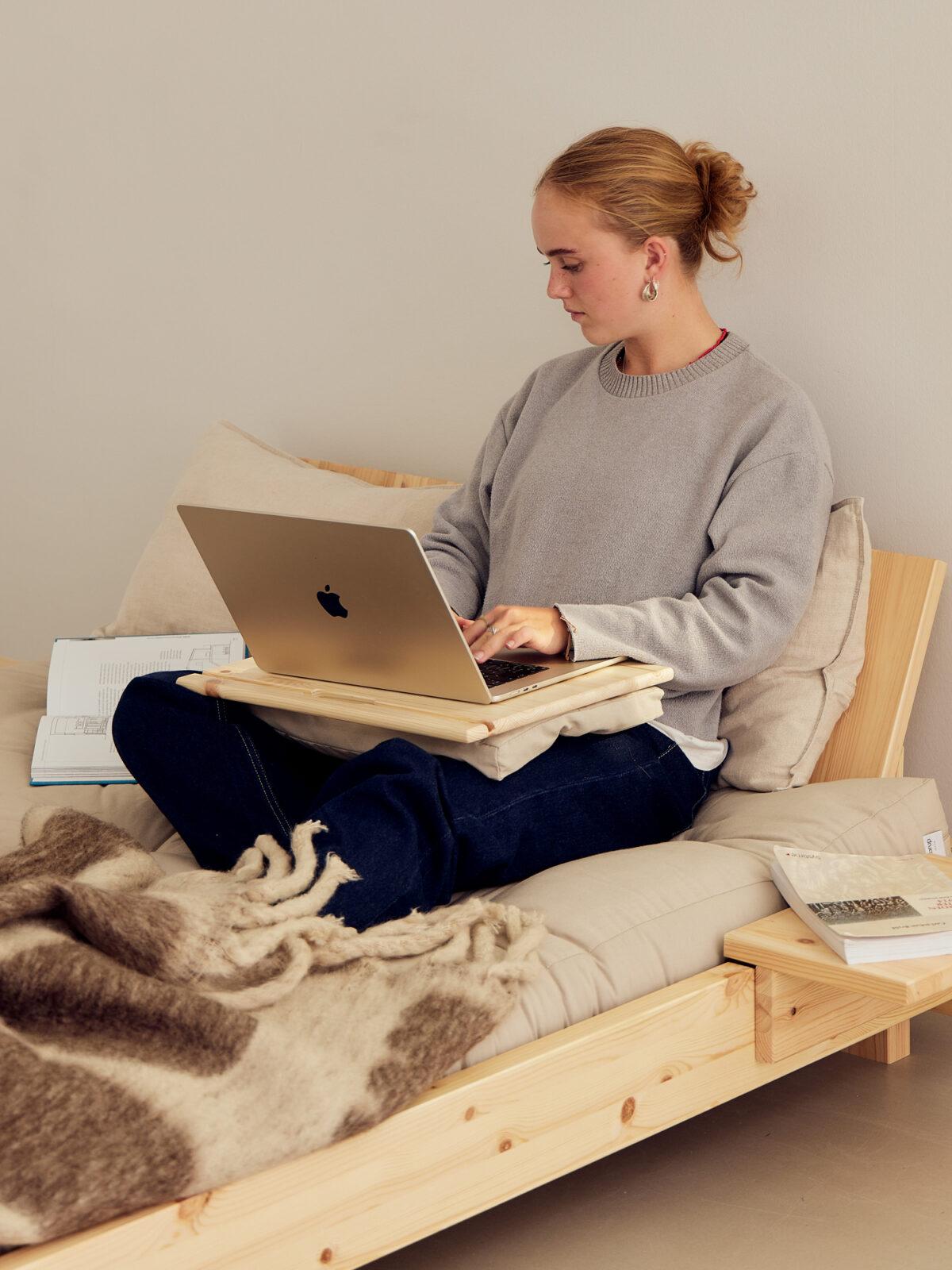 Karupdesign_bfflaptable_styleimage_1 BFF stolik pod laptop - obrazek 8