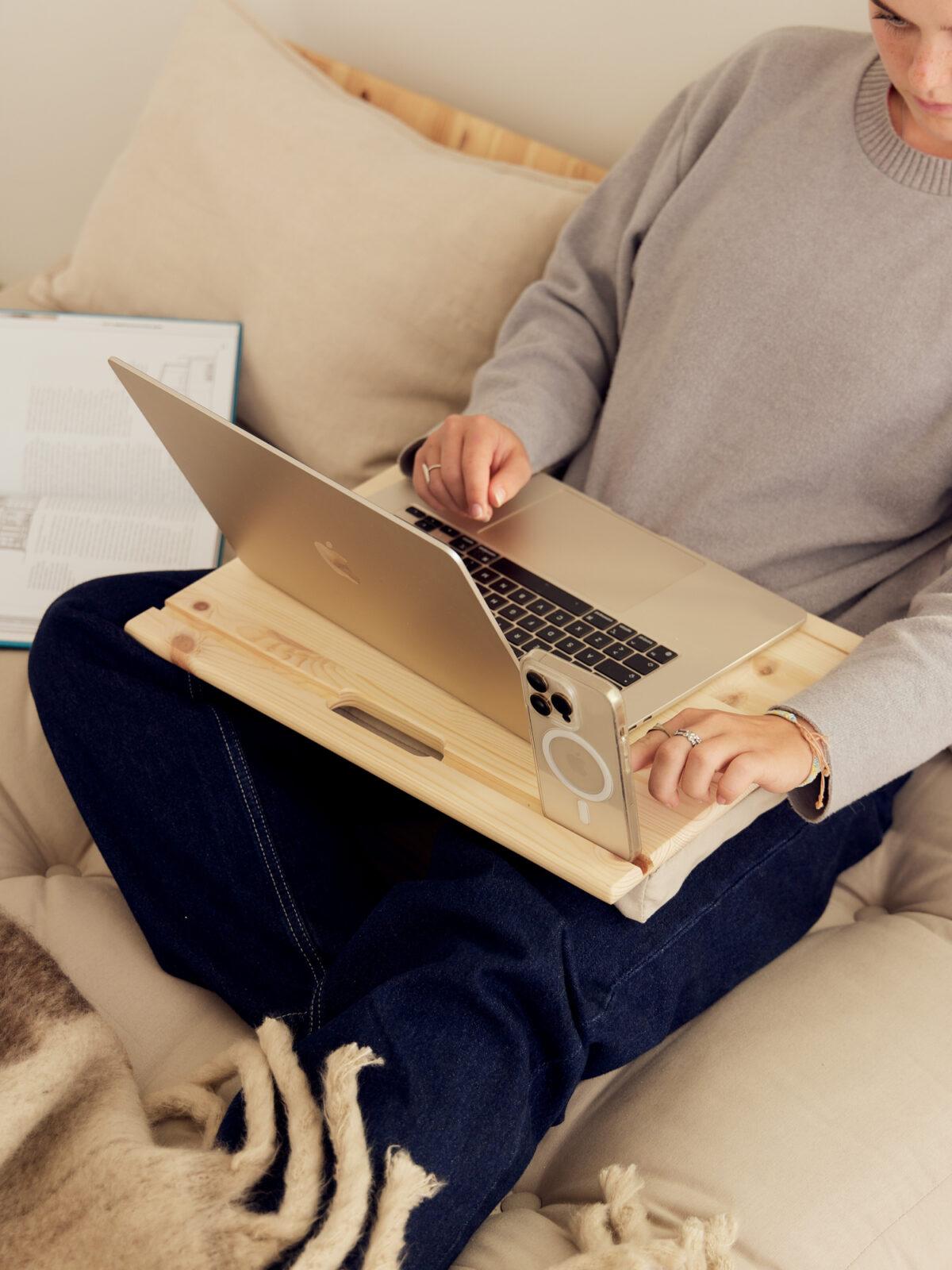 Karupdesign_bfflaptable_styleimage_2 BFF stolik pod laptop - obrazek 1