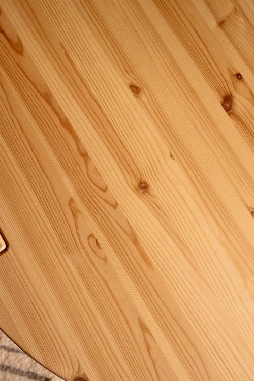 Karup_tuckcoffeetable_157210007007020_46260_70_pine_raw_styleimage_3 TUCK - okrągły stolik kawowy - obrazek 6